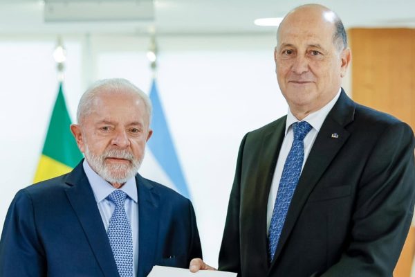 Embaixador argentino no Brasil deve retornar após crise diplomática