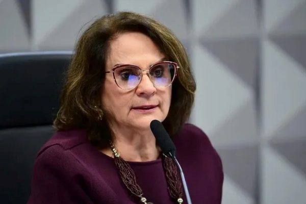 Damares Alves assumirá compromissos de Michelle Bolsonaro na campanha ao Senado