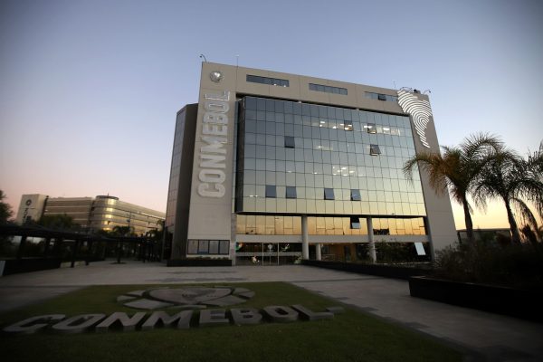 Conmebol defende processo eleitoral em meio à crise na Fifa