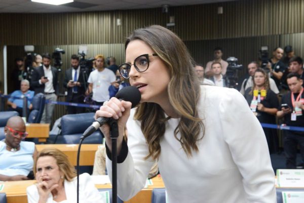 Chefe de Gabinete de Zoe Martinez e Coordenadora Pedem Demissão Após Revelação de Patrimônio