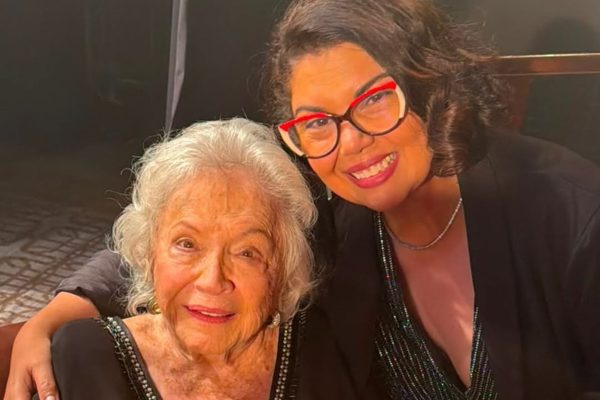 Fabiana Karla celebra 97 anos de Nathalia Timberg e fala sobre carreira