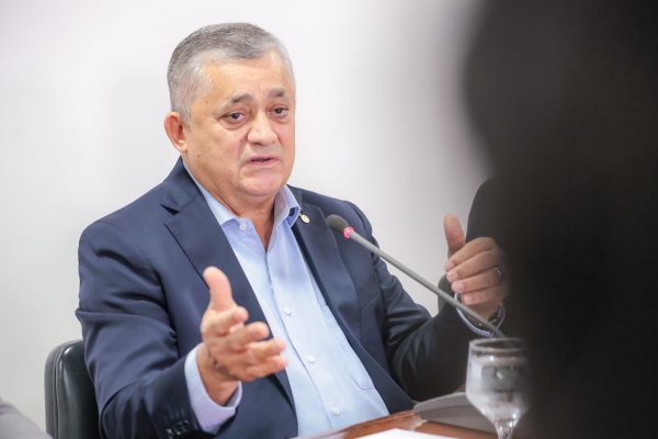 Ministro José Guimarães promete à Janja buscar apoio de Hugo Motta para PL da Misoginia