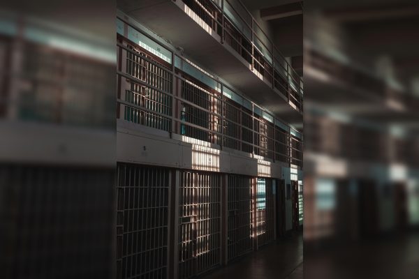 Oito presos escapam durante banho de sol em presídio de MG; três já foram recapturados