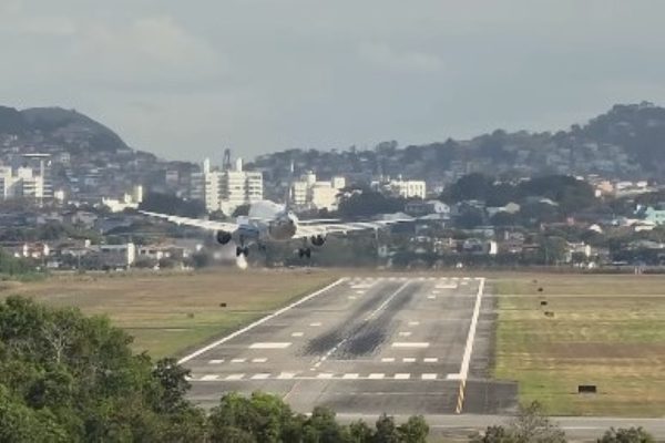 Avião arremete ao tentar pousar em Vitória (ES); entenda o procedimento
