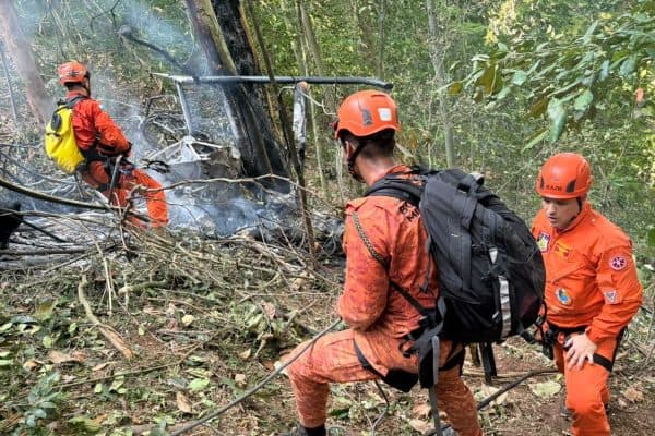 Helicóptero cai no Rio de Janeiro, deixando ao menos 4 mortos