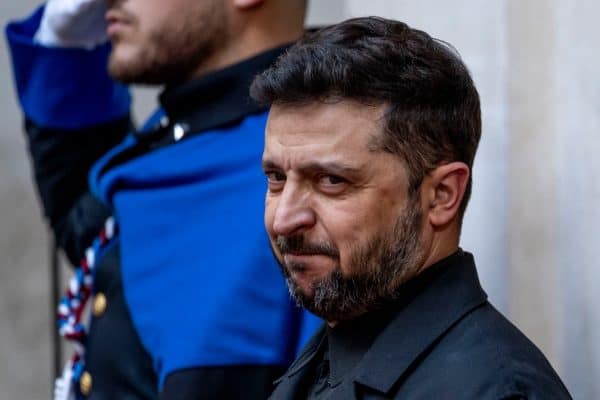 Zelensky solicita à Coreia do Sul apoio contra aliança militar Rússia-Coreia do Norte
