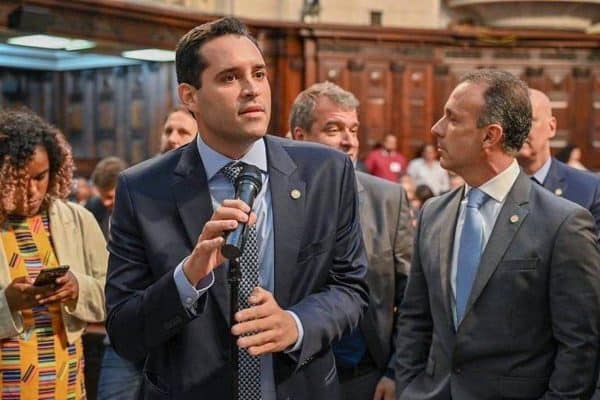 Prefeito do Rio, Eduardo Cavaliere, pede fiscalização da Anac em voos panorâmicos após acidente fatal