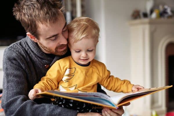 Dia dos Pais: leitura fortalece laços e conexão entre pais e filhos