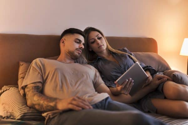 Sexóloga discute o consumo de conteúdo adulto por casais