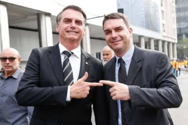 Flávio Bolsonaro escreve carta ao pai impedido de visita: “Até breve”