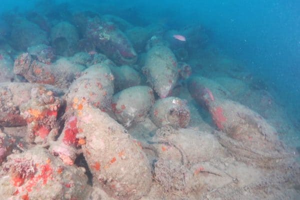 Naufrágio romano com centenas de ânforas é descoberto na Sicília