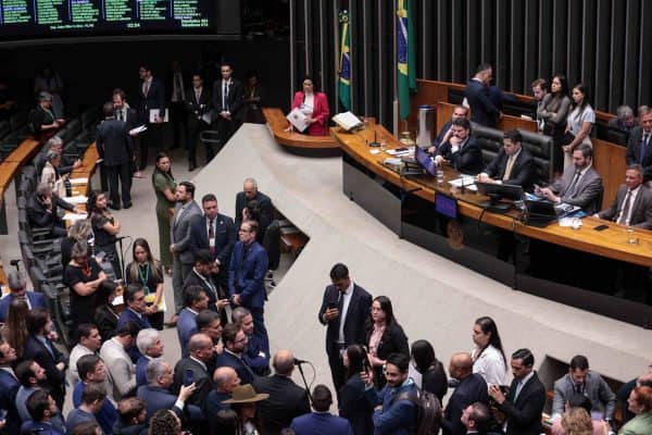 Congresso menos dependente de presidenciáveis devido a emendas
