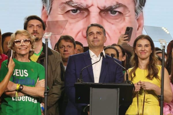 Lulistas criticam Moraes por impedir visita de Flávio a Bolsonaro no Dia dos Pais