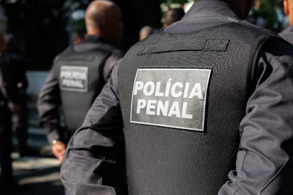 Dupla é presa ao tentar usar drone para levar drogas a presídio em MG