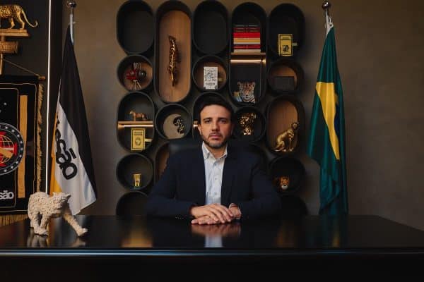 UNE organiza protesto contra Renan Santos por evento na USP