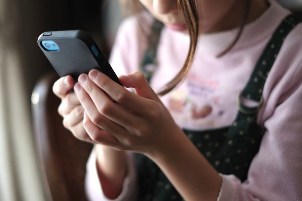 Crimes virtuais contra crianças e adolescentes aumentam 78% nas férias em São Paulo