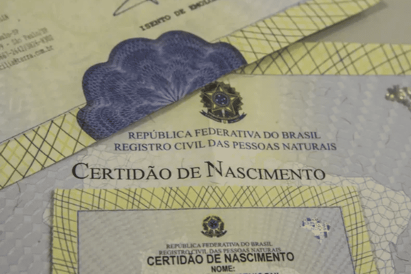 Mulher em SC descobre que ex-marido registrou filha com amante em seu nome