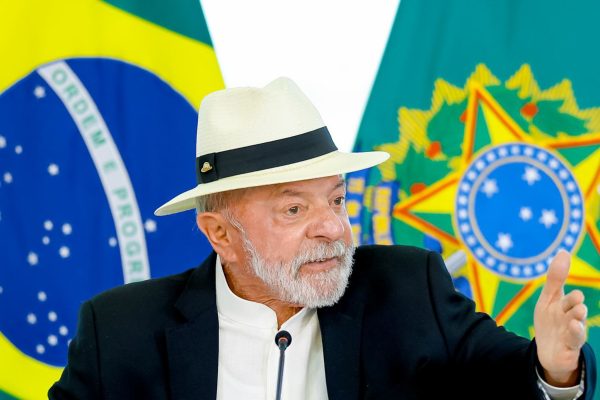 Lula Reaproveita Promessas de Campanha em Novo Programa de Governo