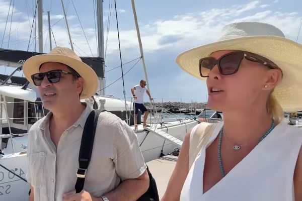 Ana Hickmann visita vulcão na Grécia com Edu Guedes e compartilha momentos