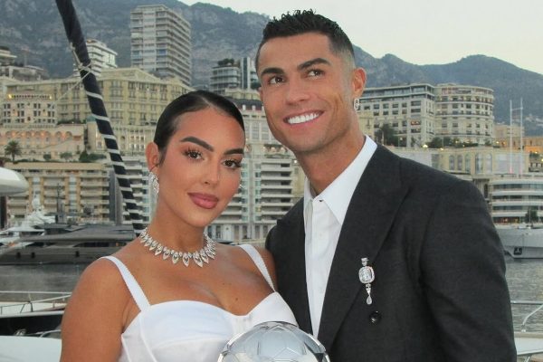 Cristiano Ronaldo e Georgina Rodríguez anunciam casamento em post nas redes sociais