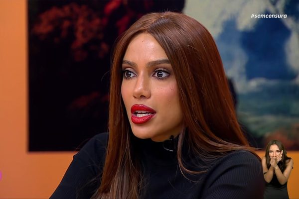 Anitta revela religião após pressão política: “Era muito arriscado”