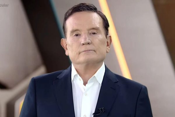 Globo nega interesse em contratar Roberto Cabrini para seu elenco