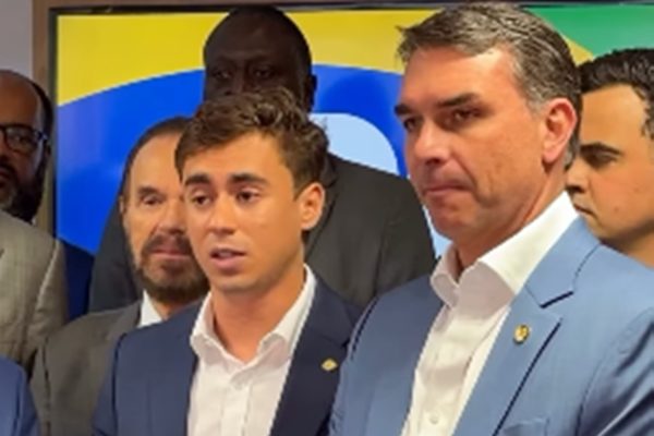 Flávio Bolsonaro organiza motociata em Juiz de Fora, local do atentado ao pai