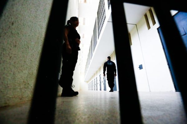 Relatório denuncia “evangelização compulsória” em presídio federal do DF