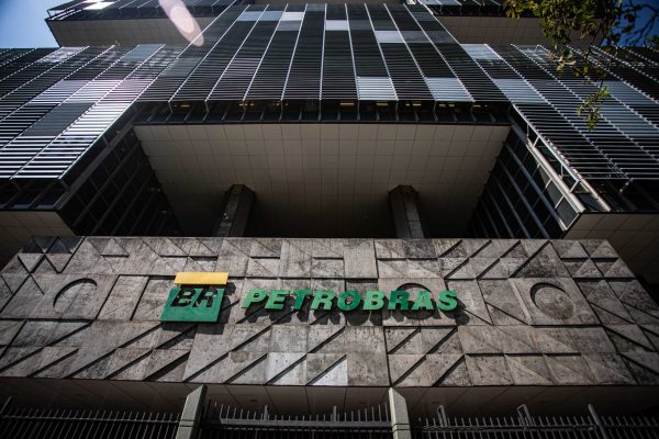 Petrobras teme sanções dos EUA ao encerrar contrato com distribuidora