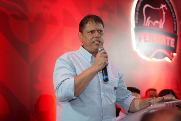 Tarcísio de Freitas inicia campanha em Osasco, símbolo da “frente ampla” contra o PT