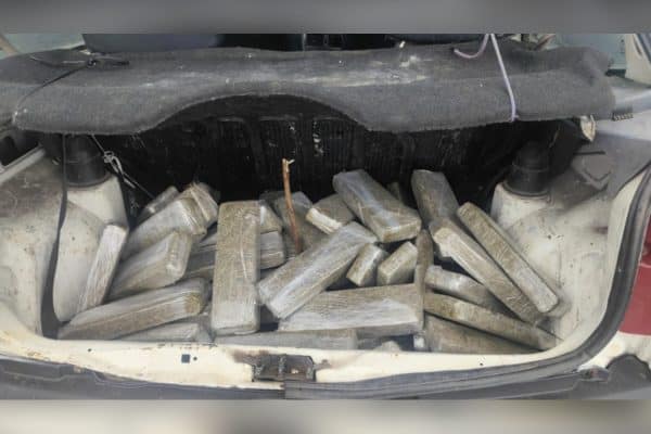 Adolescente é detida pela PF no PR com droga escondida em estepe de carro