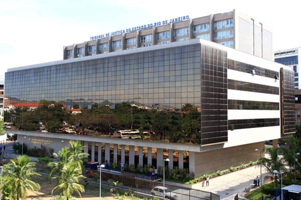 TJRJ pagou mais de R$ 100 mil a 589 magistrados em abril, diz relatório
