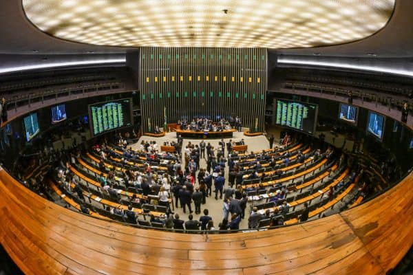 Câmara aprova PLP dos Combustíveis com isenção para minerais críticos