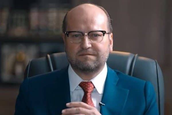 Polícia Federal realiza buscas na mansão do advogado Nelson Wilians em SP
