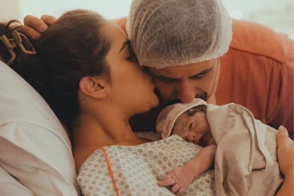 Isabelle Lobão e Jorge Argello celebram a chegada de Vittorio em Brasília