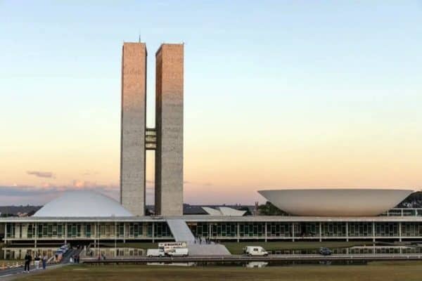 Estudo propõe 20% das cadeiras legislativas para mulheres no Brasil