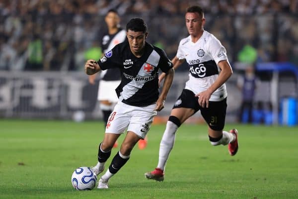 Vasco domina Olimpia, mas não sai do 0 a 0 na Copa Sul-Americana