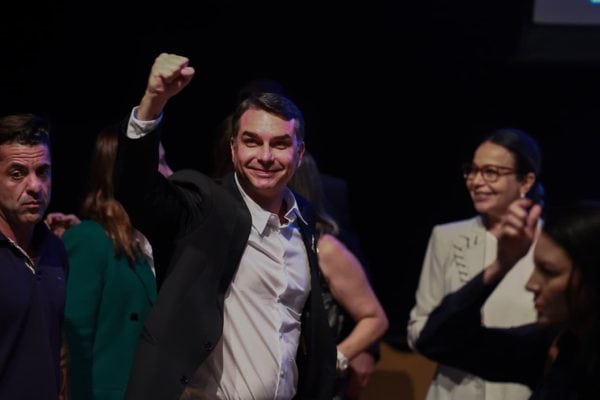 Flávio Bolsonaro declara patrimônio de R$ 8,1 milhões ao TSE, aumento de 370% desde 2018