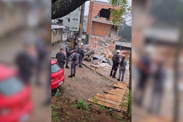 Defesa Civil interdita imóveis após desabamento em São Bernardo