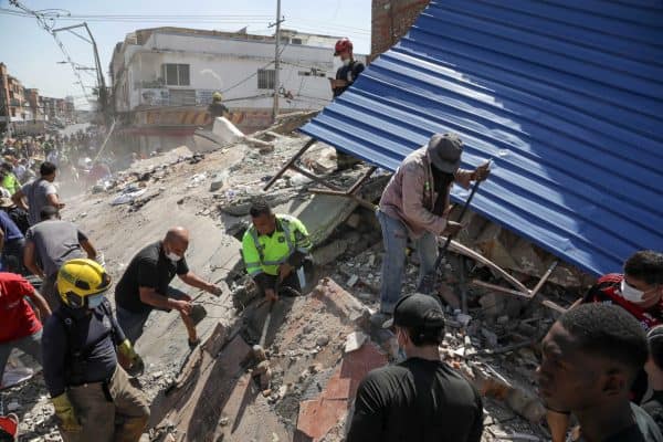 Presidente da Colômbia pede a Trump suspensão de tarifas após terremoto