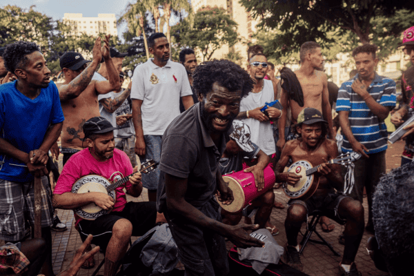 Coletivos usam arte na Cracolândia como estratégia de tratamento