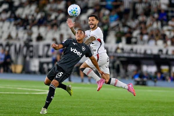 Vitória enfrenta Botafogo no Barradão em duelo decisivo pelo Brasileirão