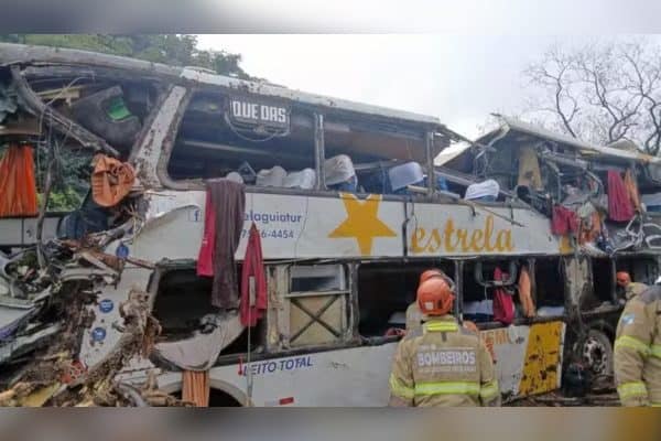 Ônibus que tombou no RJ e matou 10 fazia viagem ilegal, diz ANTT