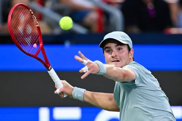João Fonseca avança em Cincinnati após vencer Van de Zandschulp