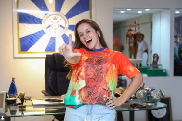 Bia Lula revela ambições políticas, mas garante respeito à legislação