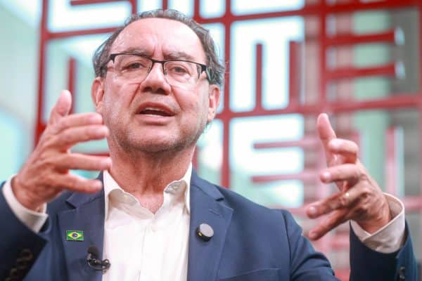 Augusto Cury sugere que Brasil já opera como parlamentarista e menciona Tarcísio como possível premier