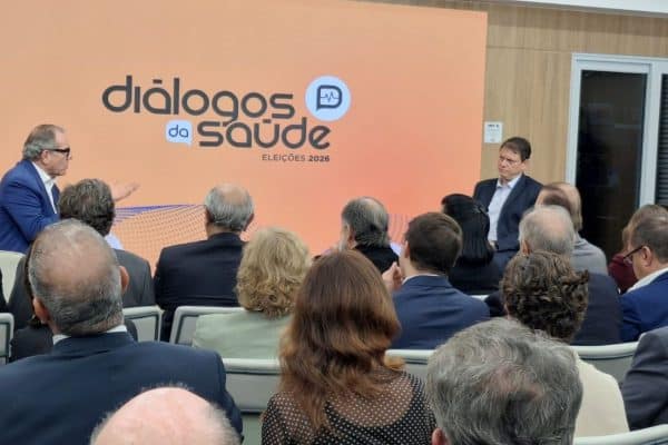 Tarcísio de Freitas compara combate ao vício em apostas ao tabagismo
