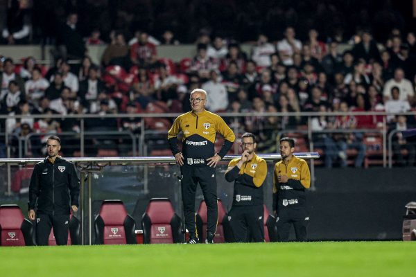 São Paulo enfrenta Bolívar em busca de vaga na Sul-Americana após seis jogos sem vitória