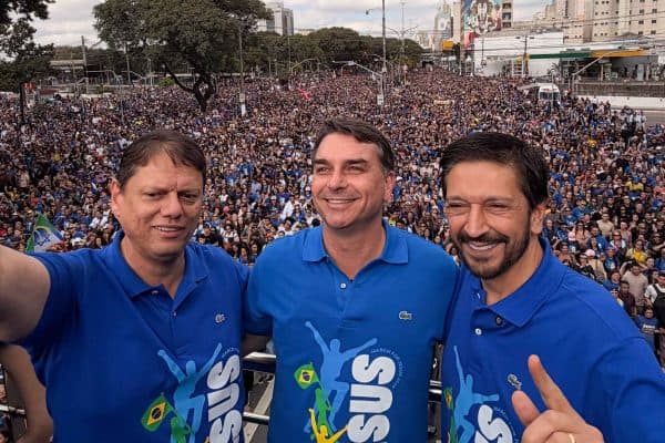 Flávio Bolsonaro inicia campanha em SP com agenda ao lado de Nunes e presença em Barretos