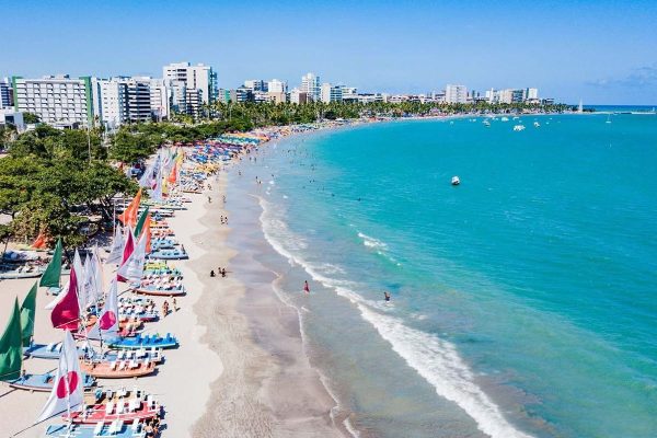 Nordeste lidera crescimento no turismo internacional no Brasil